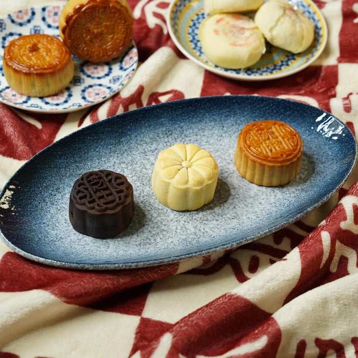 Dao Xiang Cun Bright Moonlight Mooncake Gift Set, 12 Flavor 18 Pieces