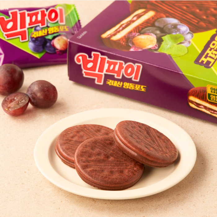 Crown Vic Pie Korean Grape Flavor Chocolate Coated Pie, 324g