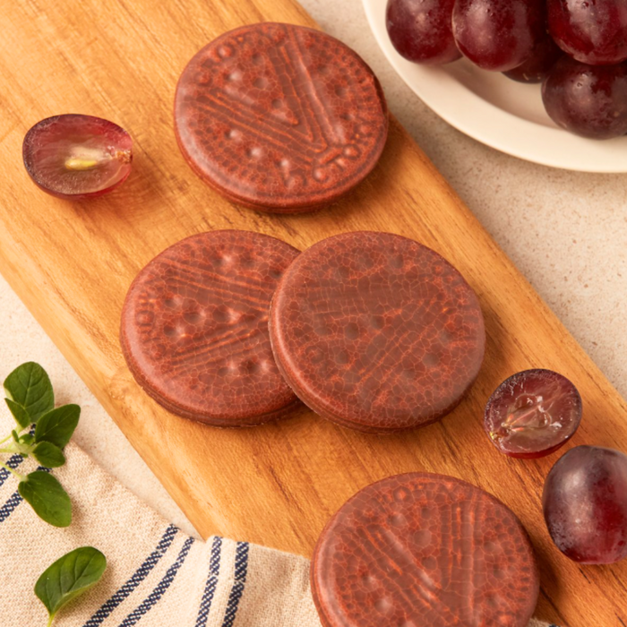 Crown Vic Pie Korean Grape Flavor Chocolate Coated Pie, 324g