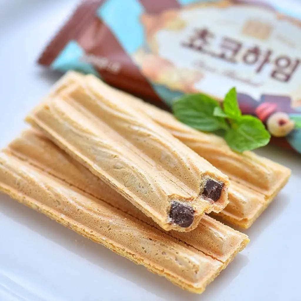 Crown White Heim White Cream Wafers With Hazelnuts Sandwich Cookie