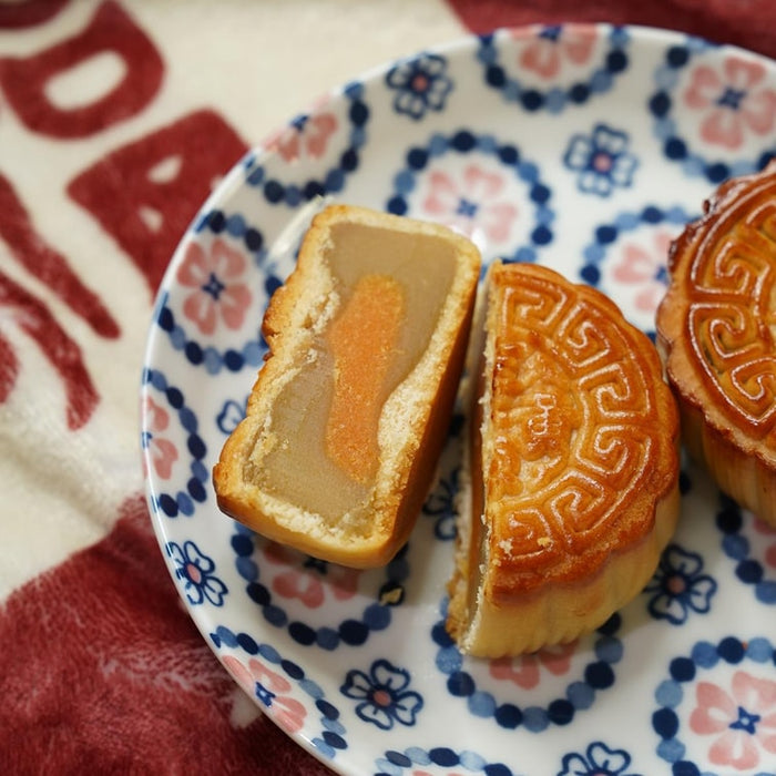 Dao Xiang Cun Bright Moonlight Mooncake Gift Set, 12 Flavor 18 Pieces